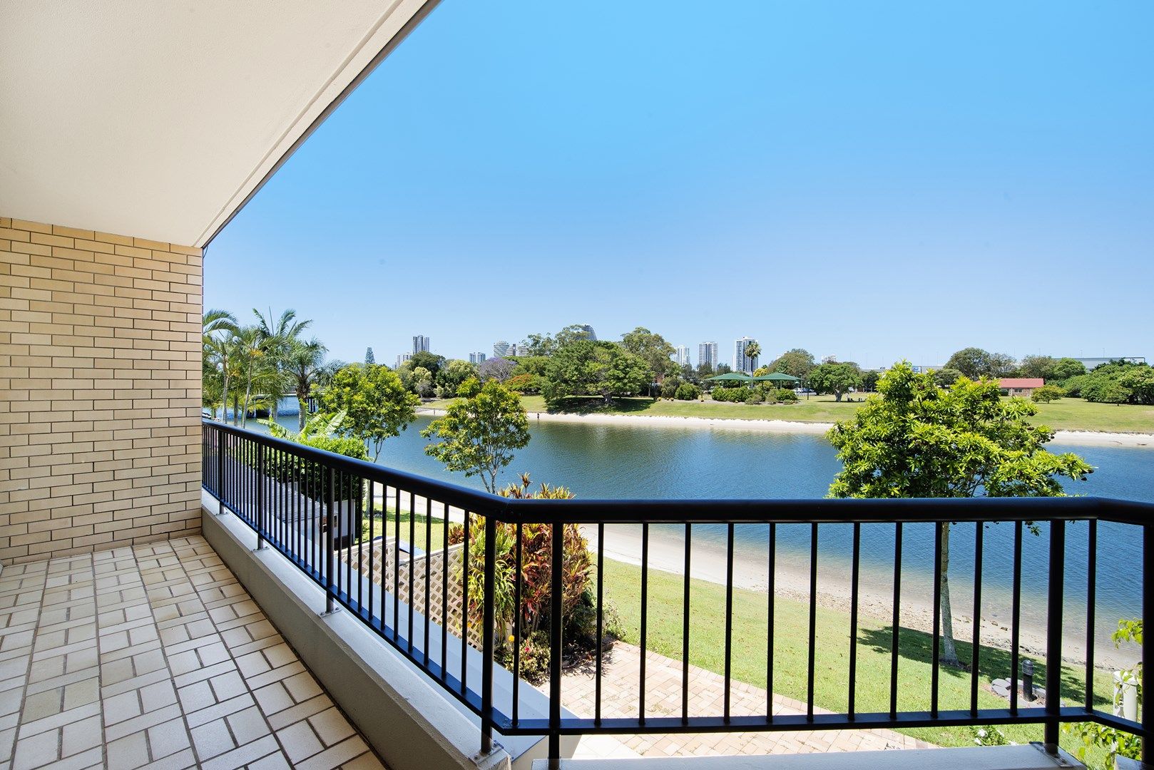 7/52 Hooker Boulevard, Mermaid Waters QLD 4218, Image 1