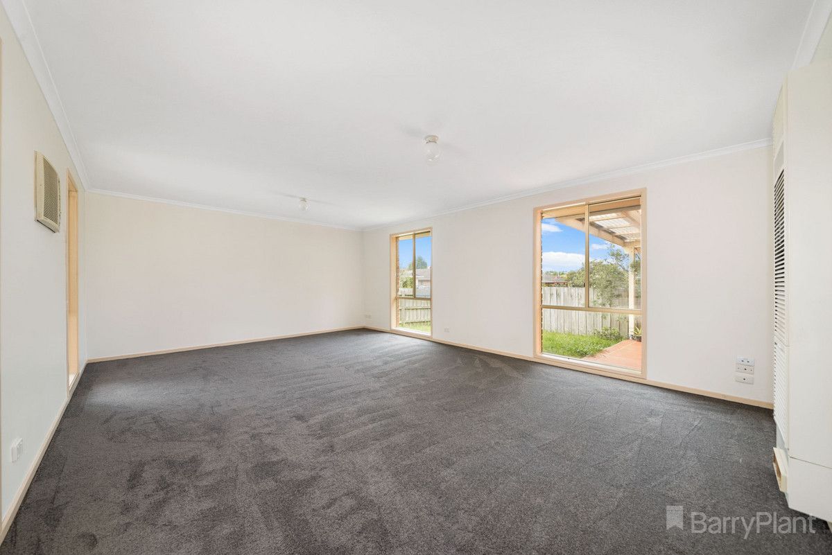 18 Conrad Court, Pakenham VIC 3810, Image 2