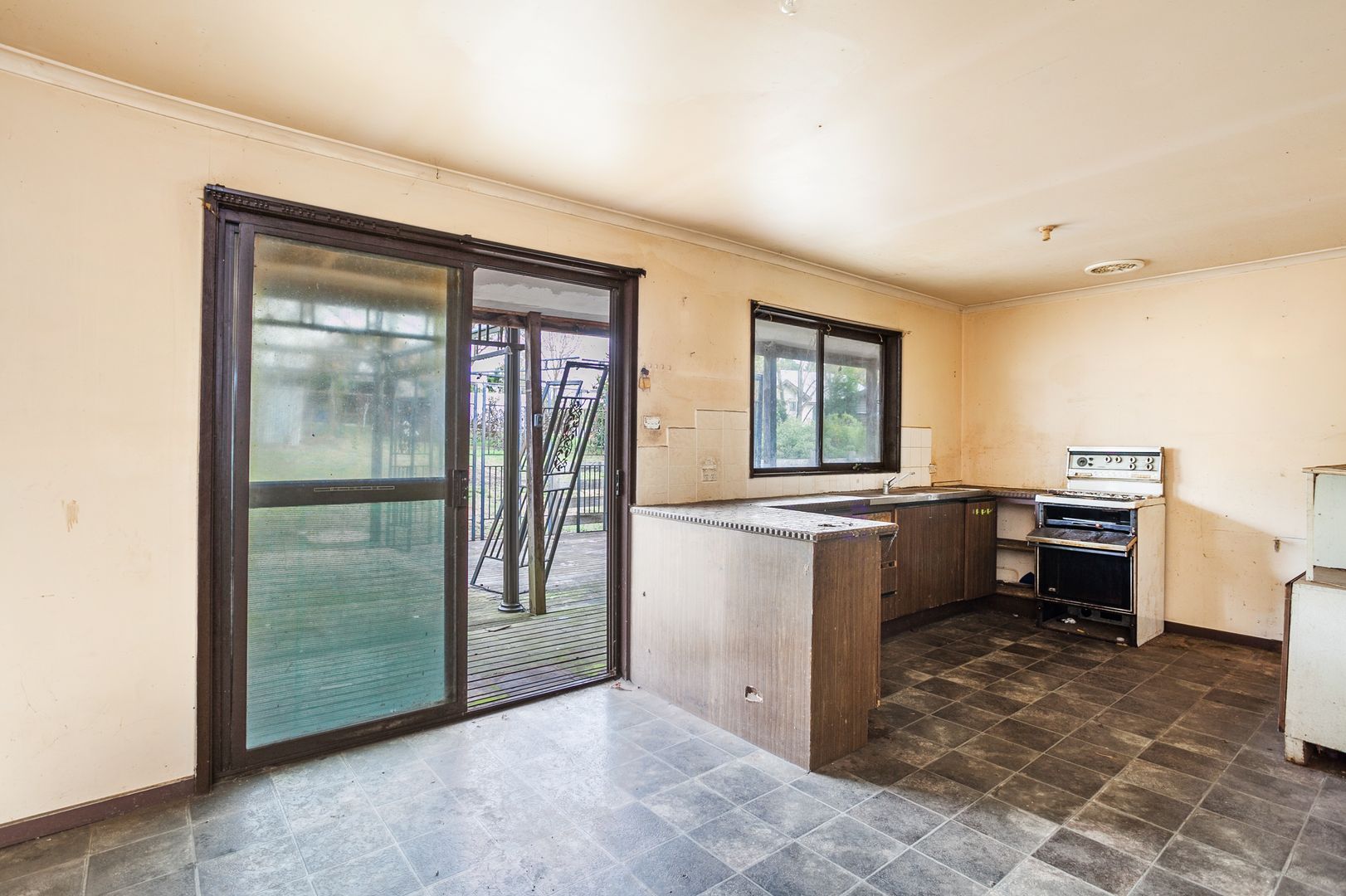 8 Railway Avenue, Lyonville VIC 3461, Image 2