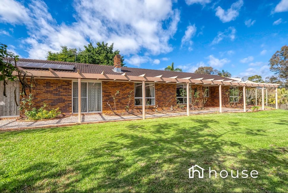 4 bedrooms House in 32 Kiewa Drive LOGANHOLME QLD, 4129