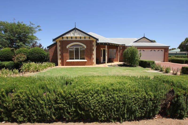 4 bedrooms House in 1 Caridi Close MERREDIN WA, 6415