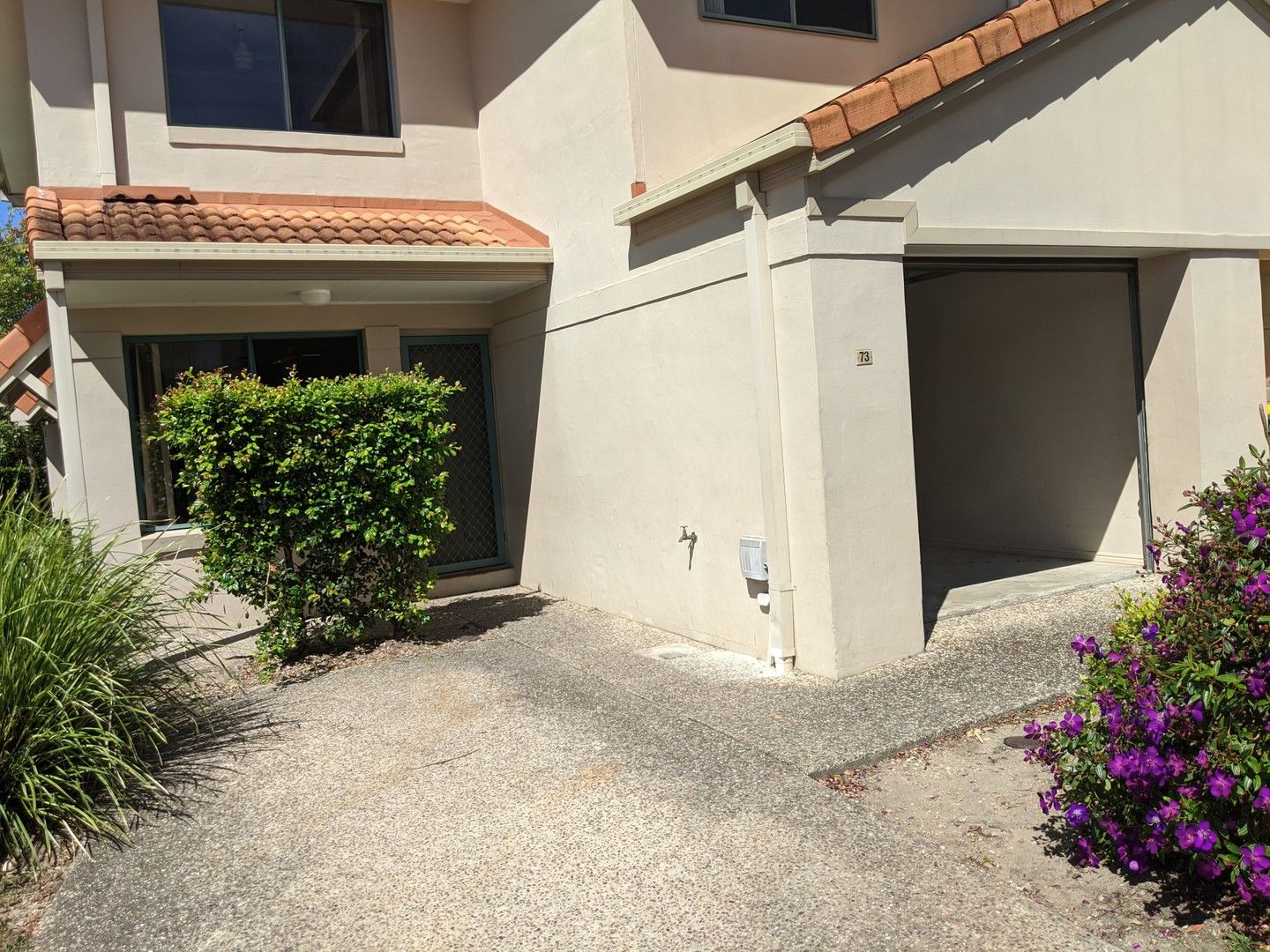 3 bedrooms Townhouse in 21 Regensberg close VARSITY LAKES QLD, 4227