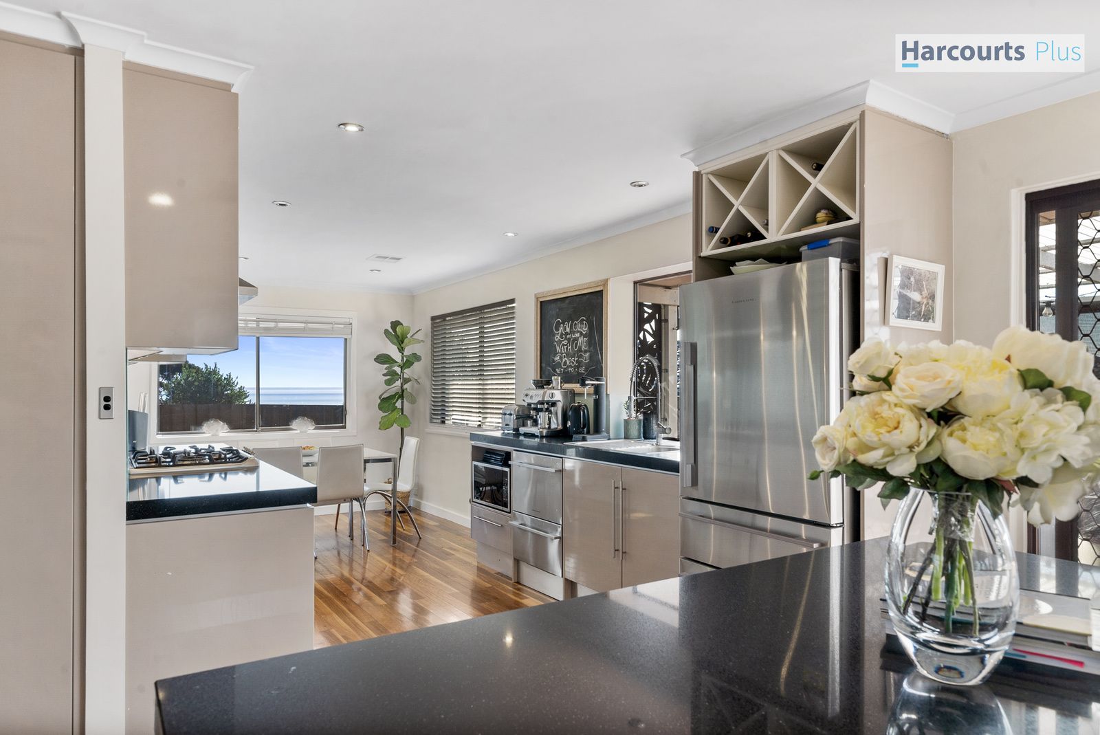 3 bedrooms House in 252 The Cove Road HALLETT COVE SA, 5158