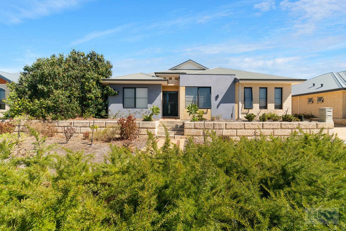 4 bedrooms House in 12 Vellum Loop AVELEY WA, 6069