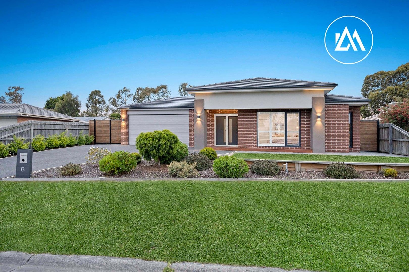 4 bedrooms House in 8 Lemnian Court LANGWARRIN VIC, 3910