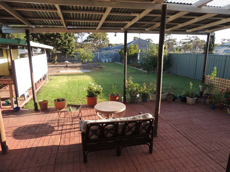 24 Hughes Street, GNOWANGERUP WA 6335, Image 1