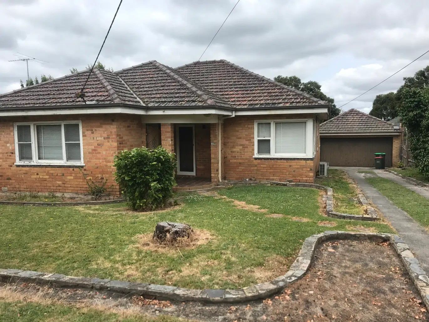 3 bedrooms House in 28 Loudon Road BURWOOD VIC, 3125