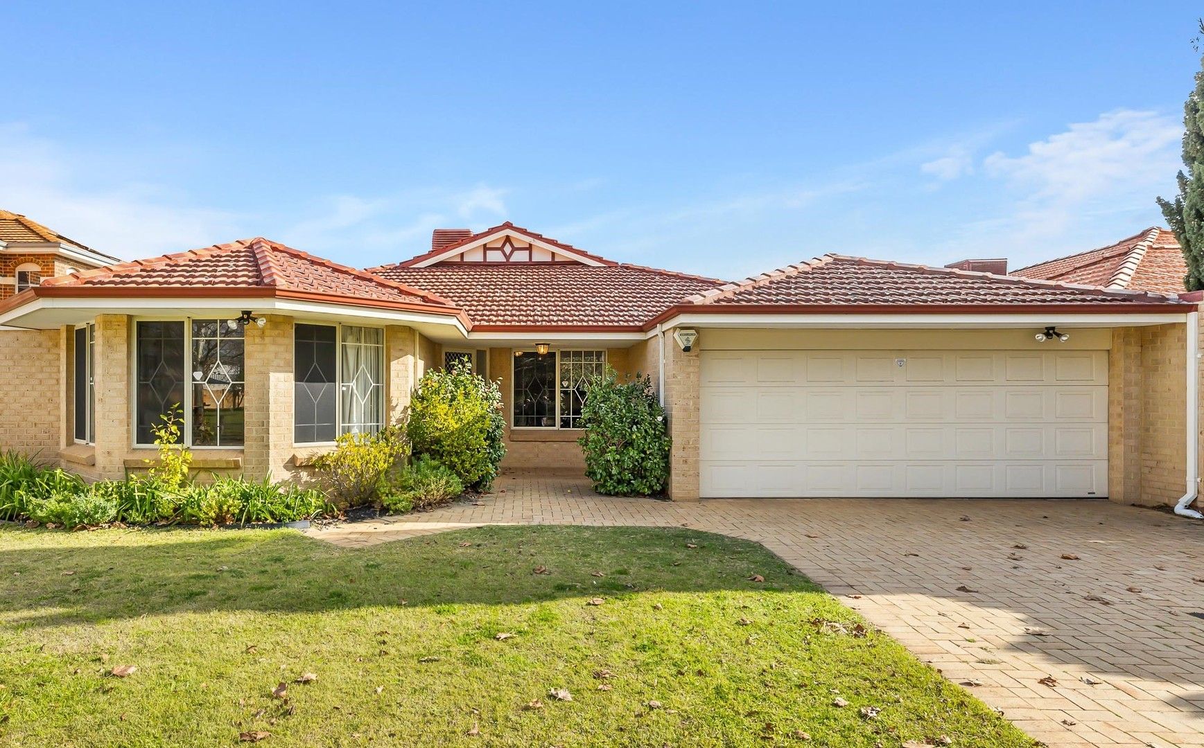 4 bedrooms House in 38 Kardan Circuit KARAWARA WA, 6152