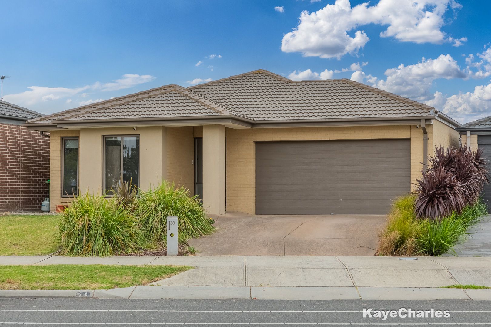 4 bedrooms House in 38 Pioneer Way OFFICER VIC, 3809