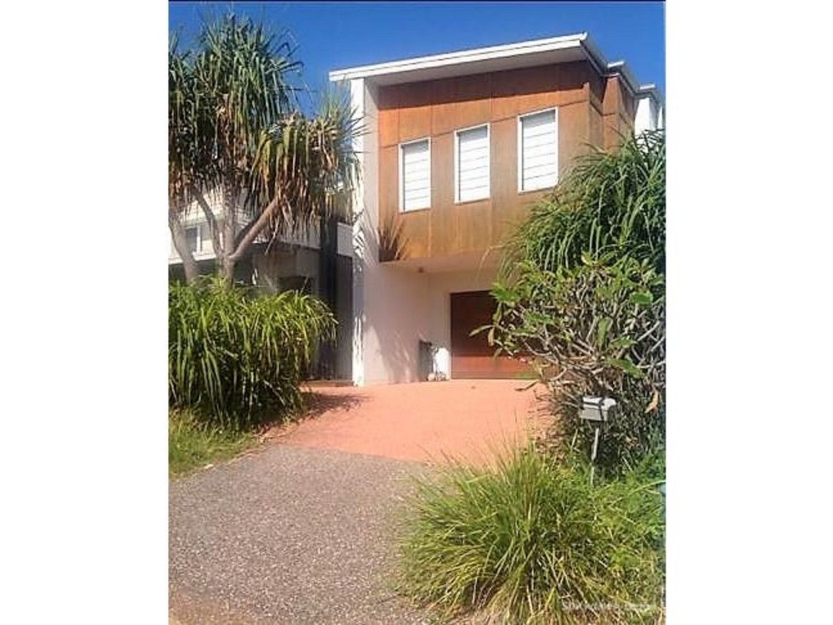3 bedrooms House in 29 Dicky Beach Close DICKY BEACH QLD, 4551