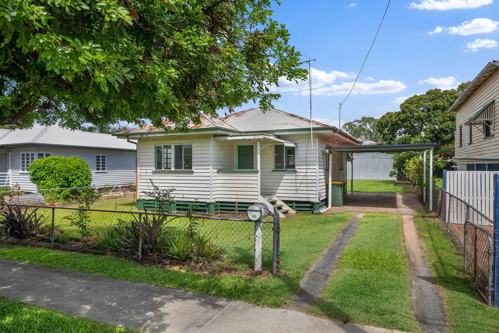 2 bedrooms House in 39 Henderson Road DEAGON QLD, 4017