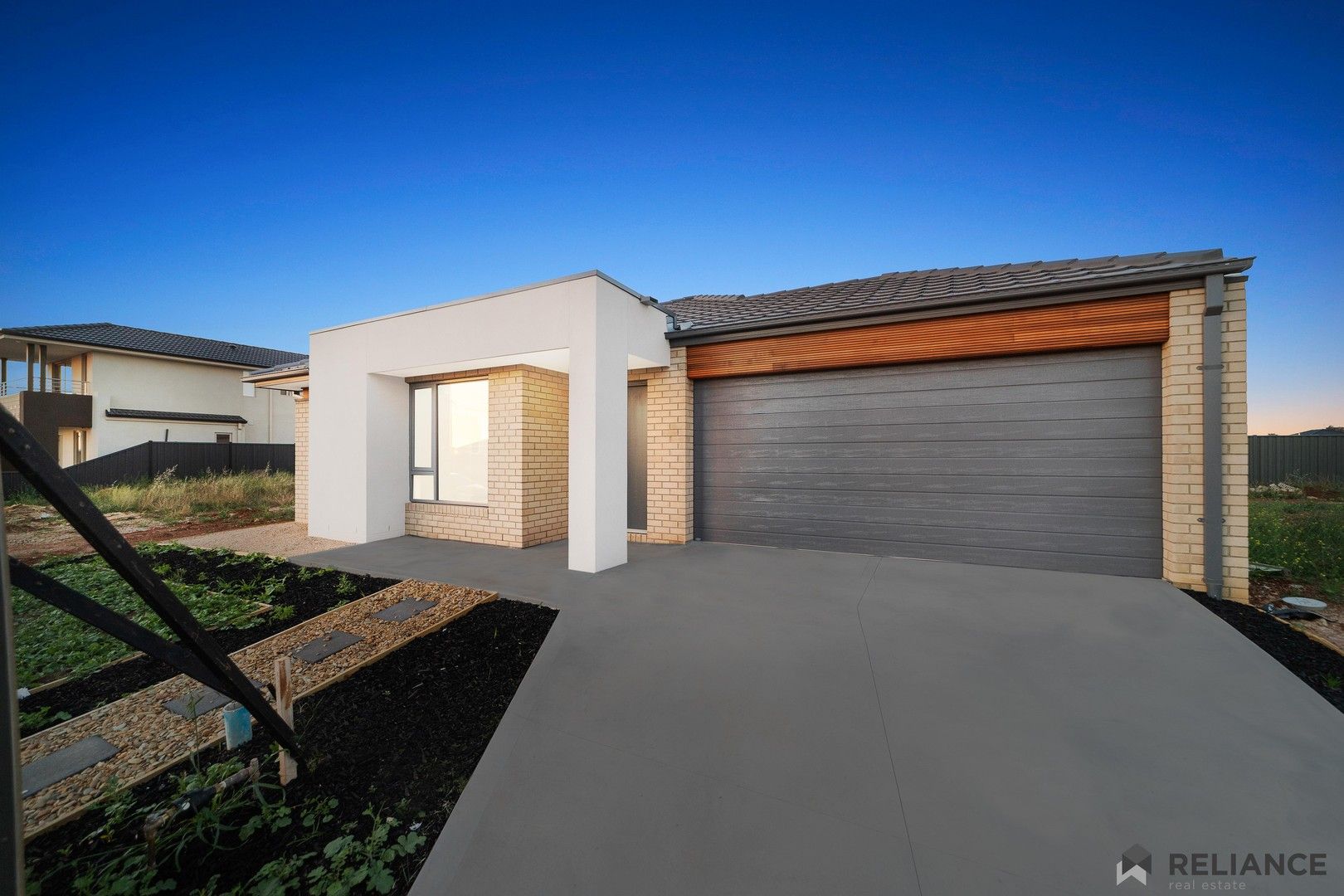 4 bedrooms House in 50 Walton Street MELTON SOUTH VIC, 3338