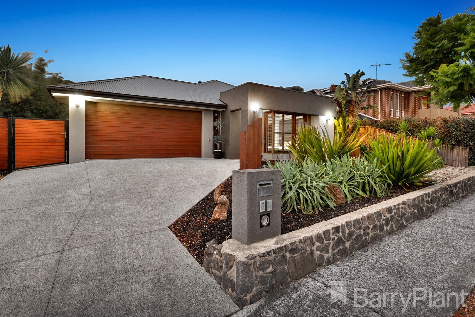 4 bedrooms House in 35 Hughes Circuit BUNDOORA VIC, 3083