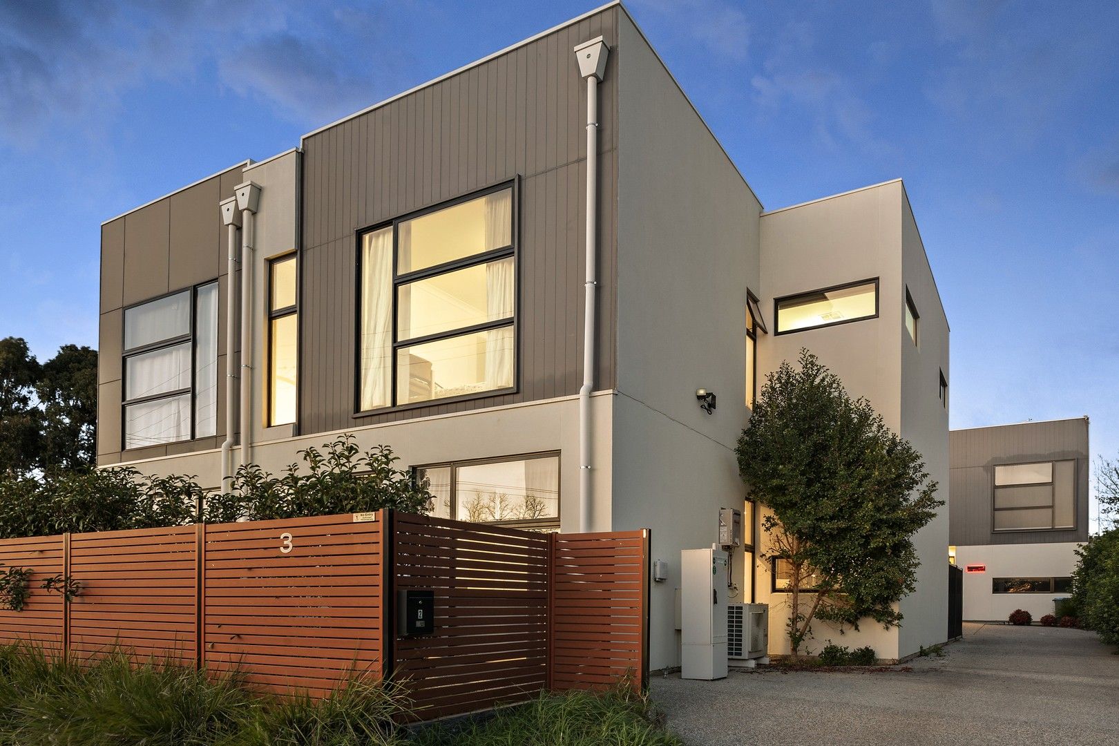 3 bedrooms House in 2/3 Pine Street CAMPBELLTOWN SA, 5074