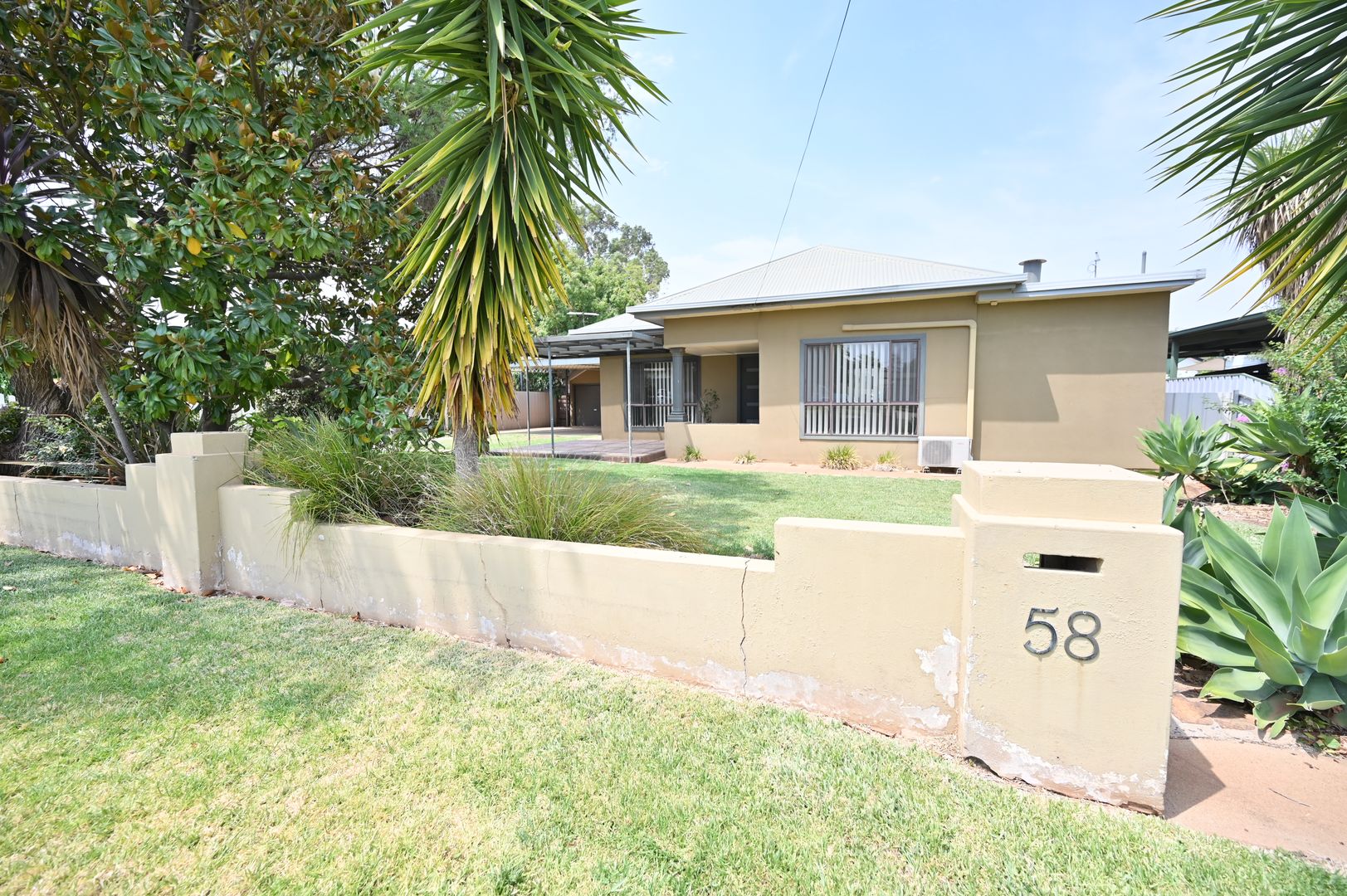 58 Gordon Avenue Griffith Nsw 2680 House For Rent 400 Domain