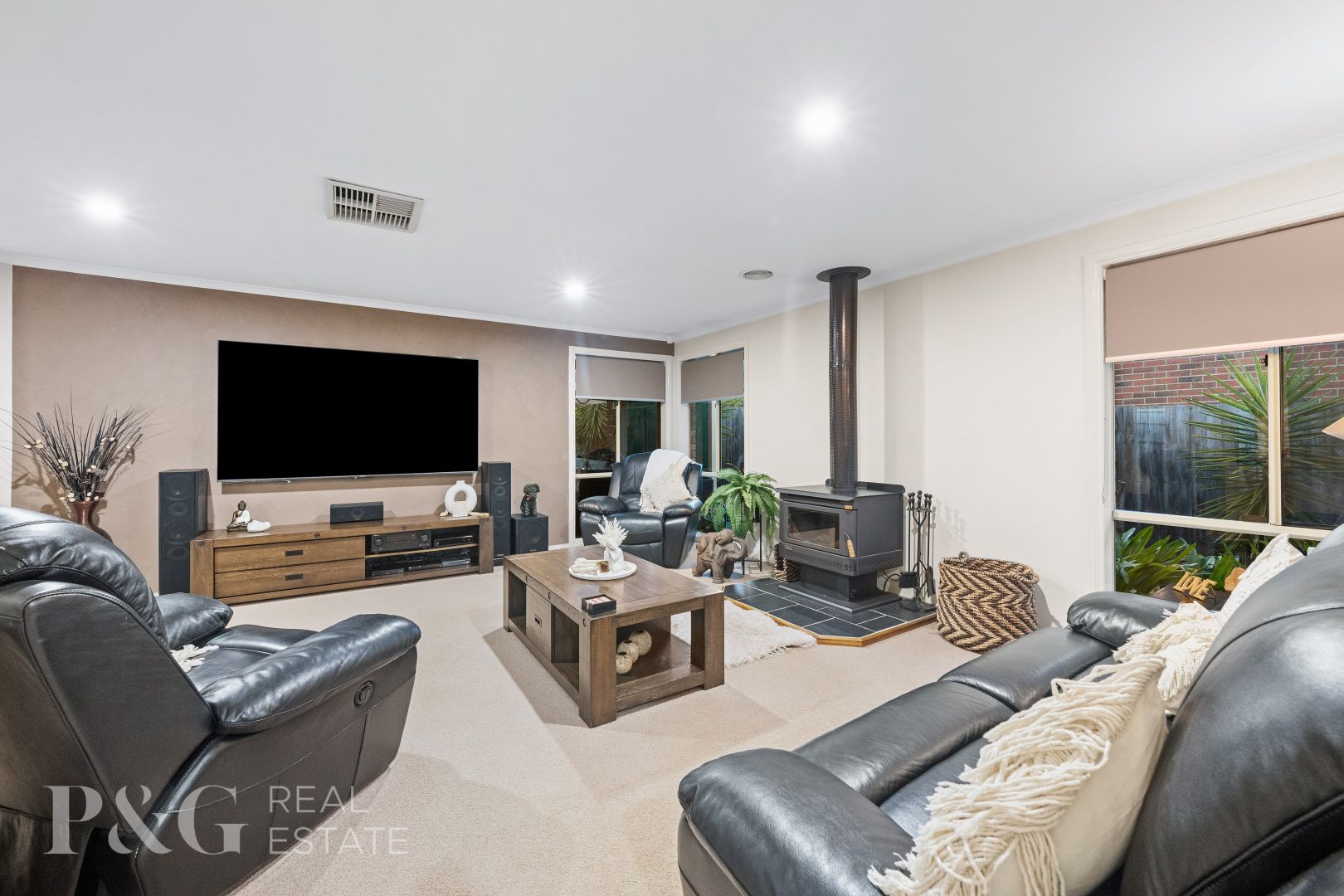 8 Lochard Terrace, Narre Warren South VIC 3805, Image 2