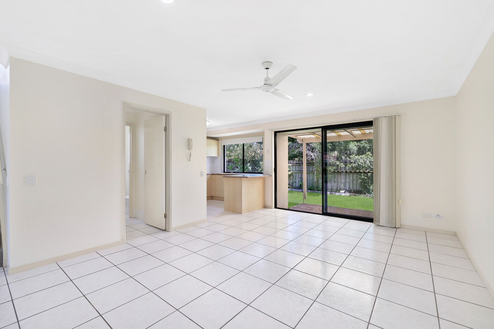 5/1 Hervey Street, Pacific Pines QLD 4211, Image 2