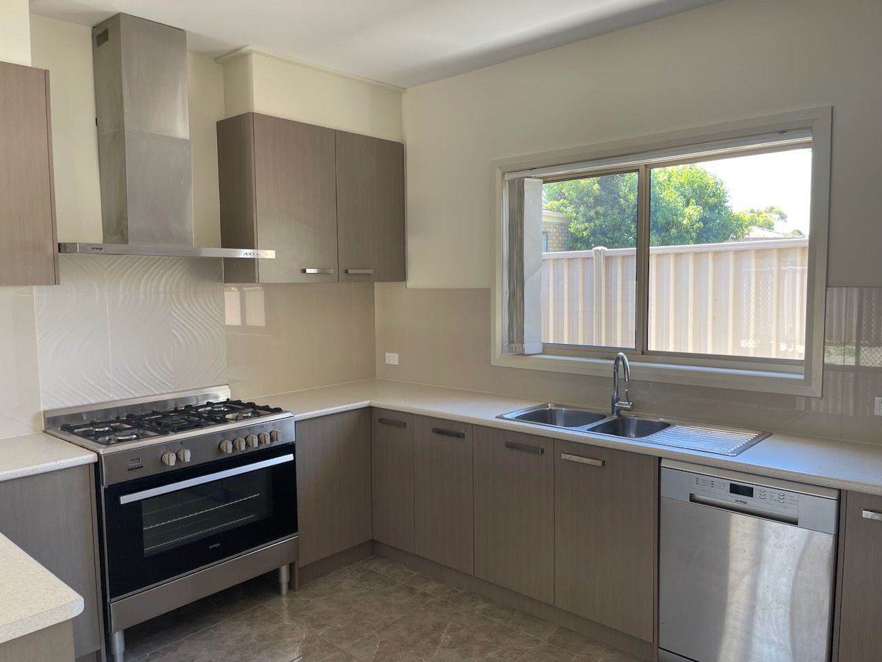 3 bedrooms House in 2/24 Olympic Avenue SHEPPARTON VIC, 3630