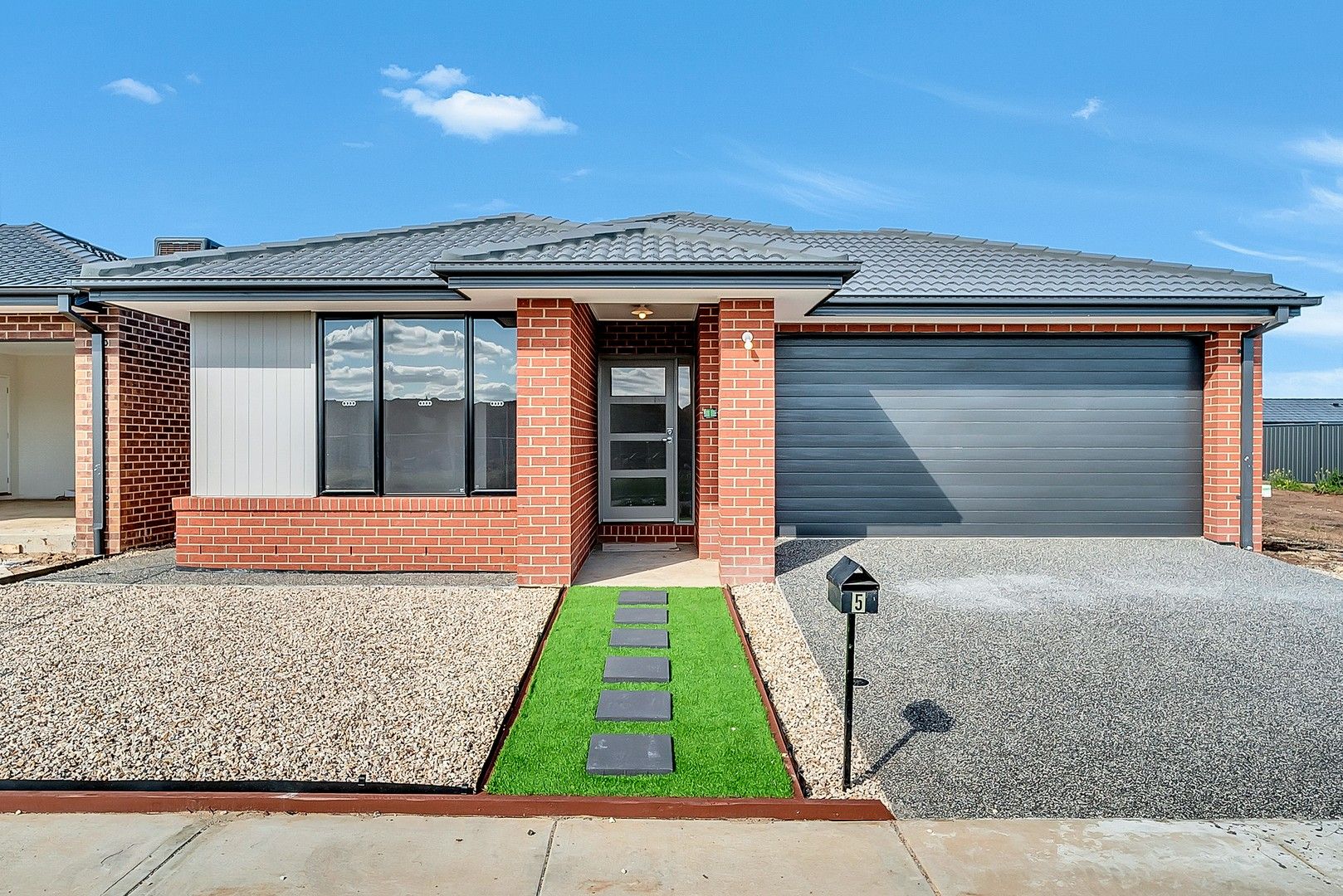 4 bedrooms House in 44 Celestial Circuit TARNEIT VIC, 3029
