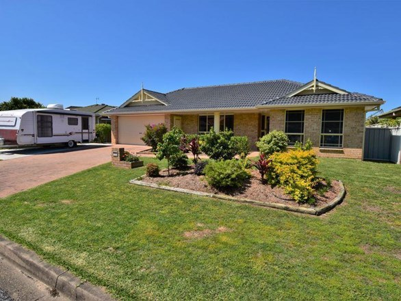 13 Oasis Parade, Tuncurry NSW 2428