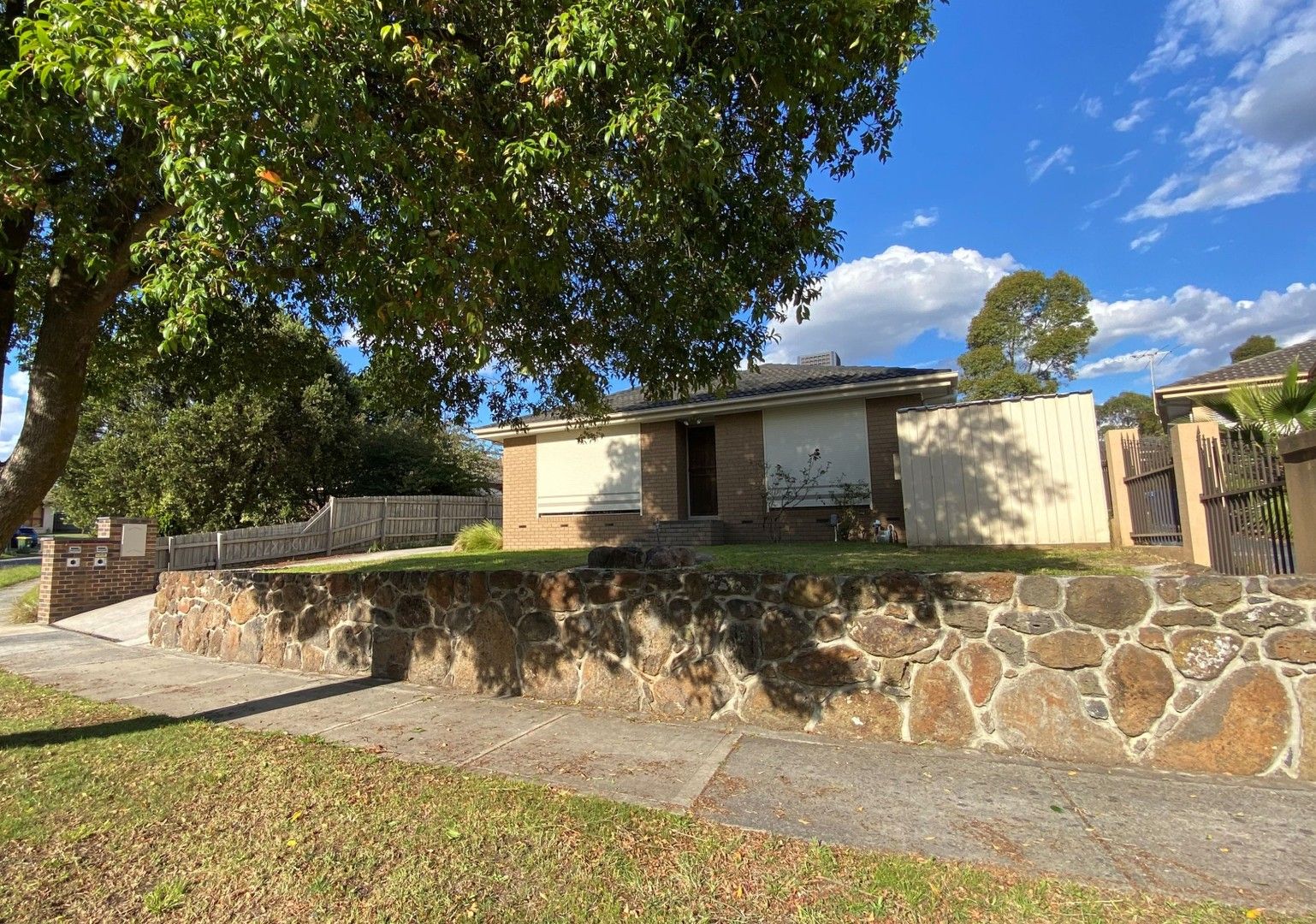 3 bedrooms Apartment / Unit / Flat in 1/22 Crossdale Rise ENDEAVOUR HILLS VIC, 3802