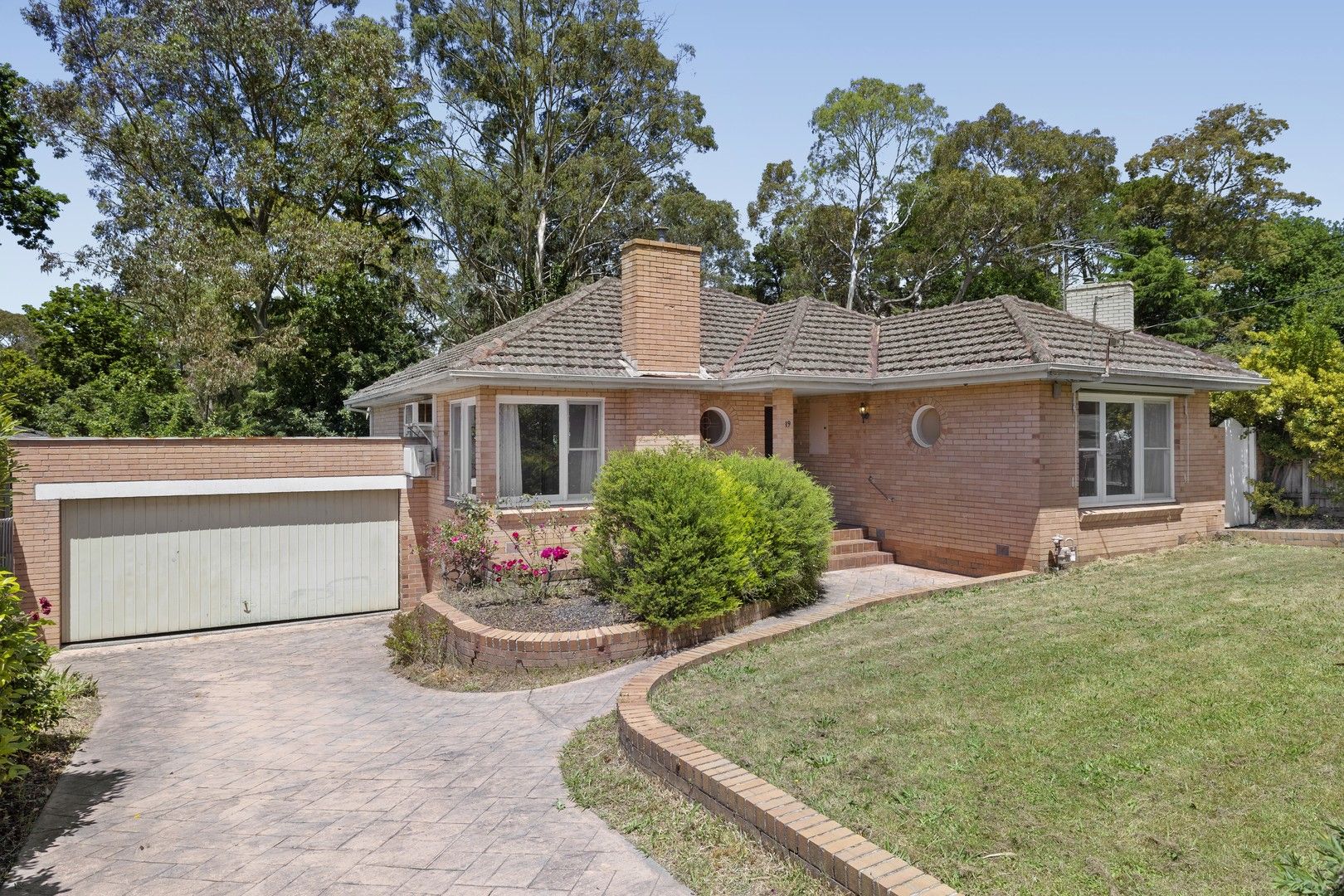 3 bedrooms House in 19 Salisbury Court HEATHMONT VIC, 3135