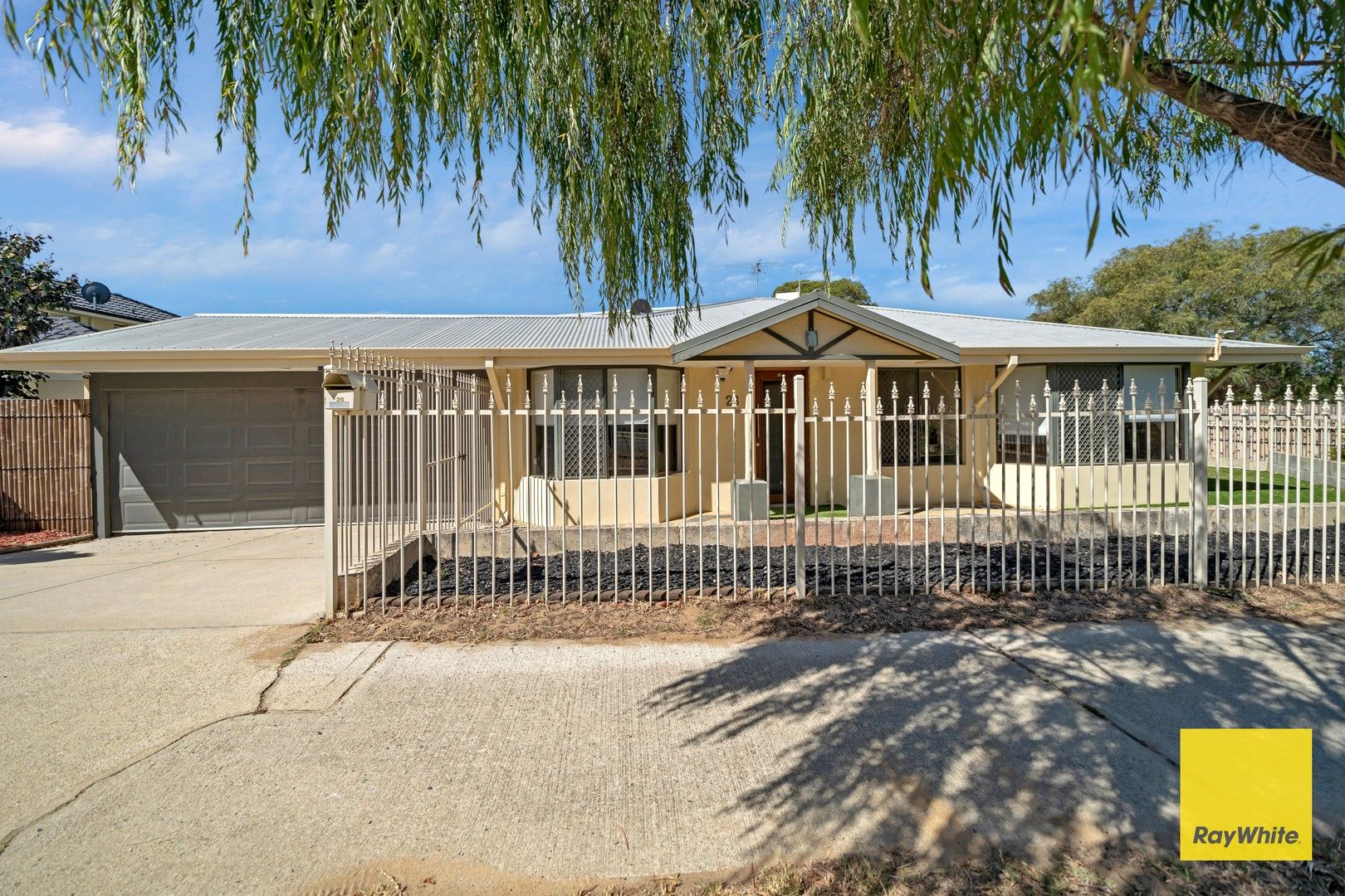 3 bedrooms House in 28 Mount Henry Road SALTER POINT WA, 6152