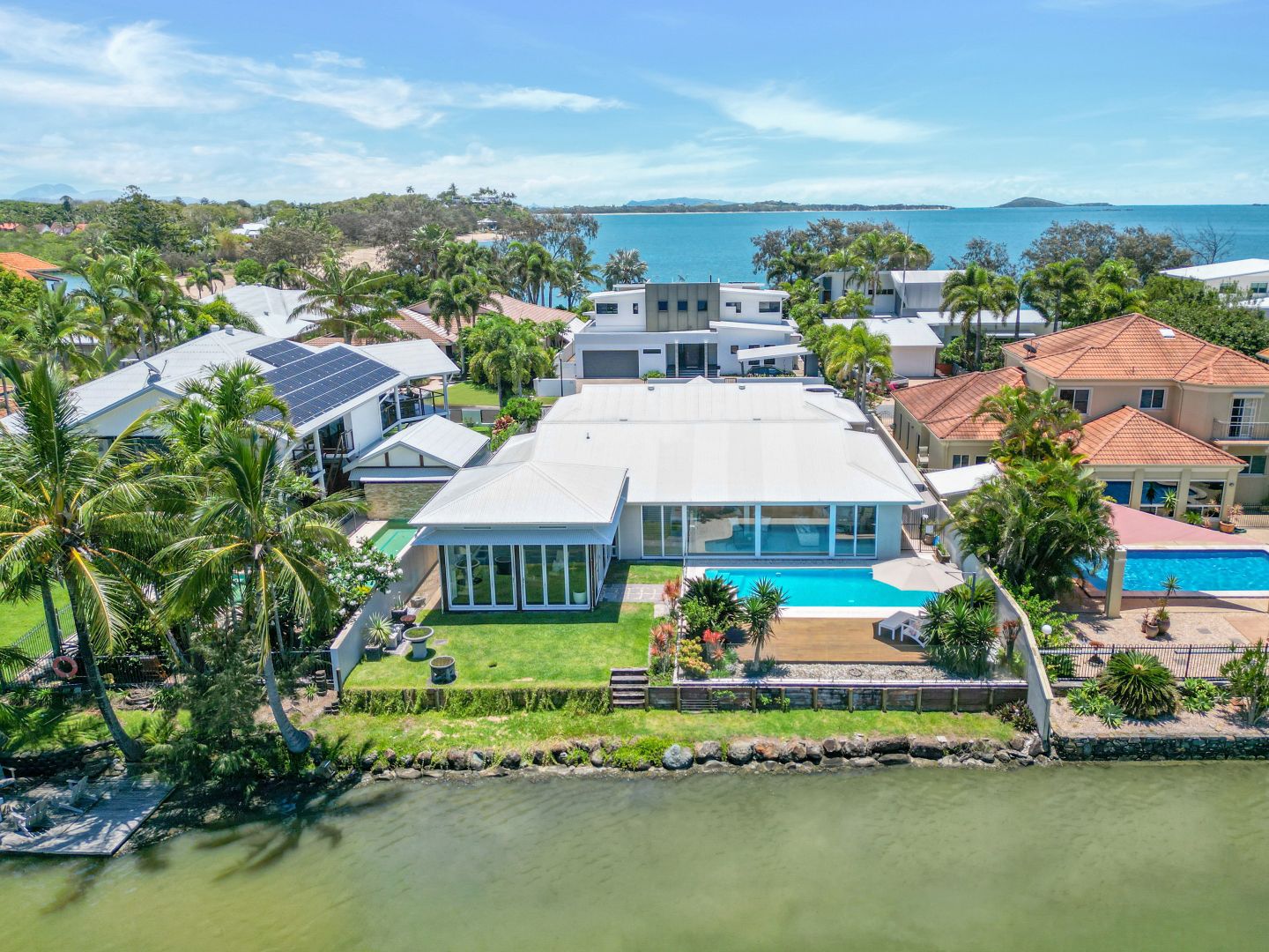 33 Beach Road, Dolphin Heads QLD 4740, Image 2