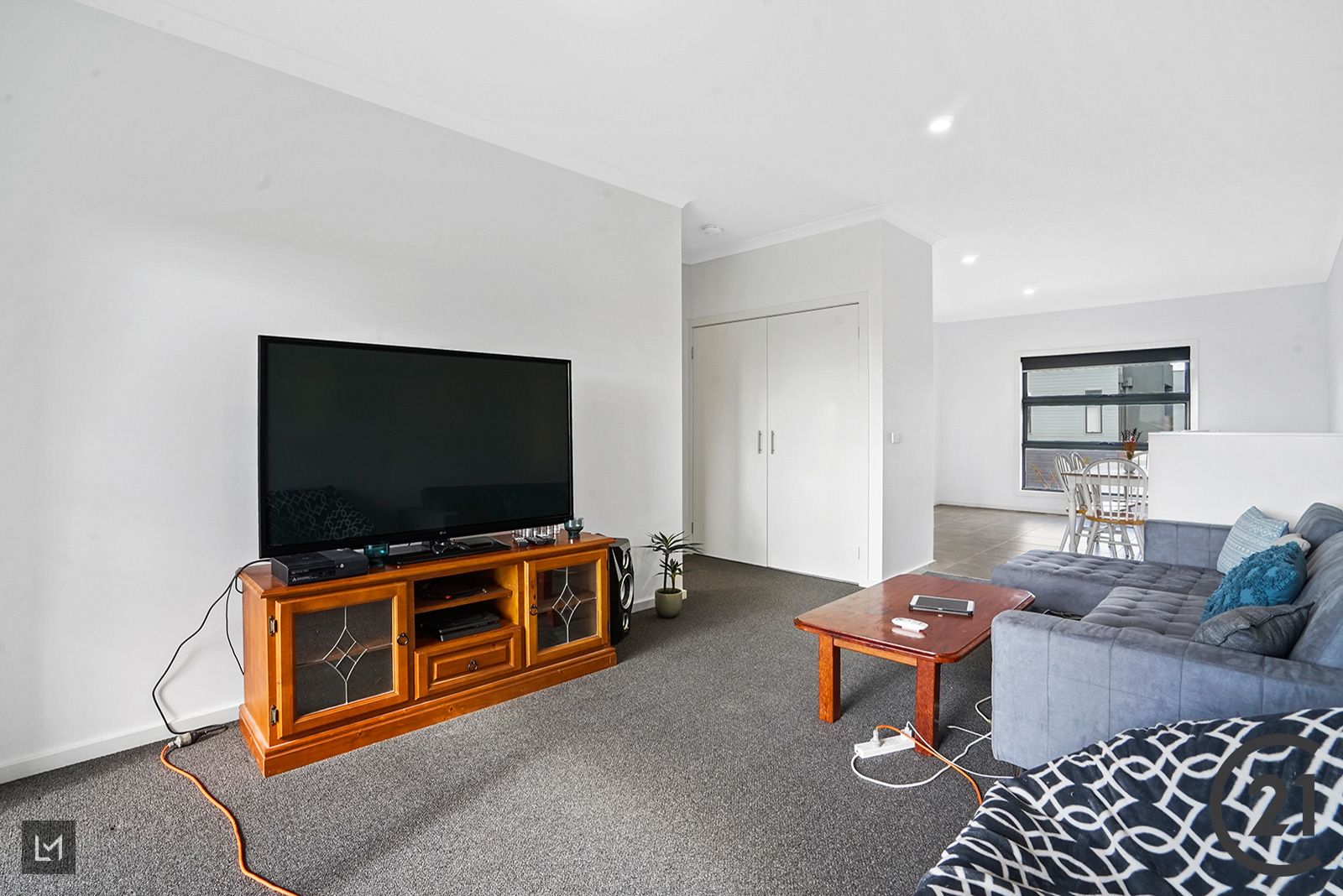 1 Hiddleston Court, Cranbourne West VIC 3977, Image 2