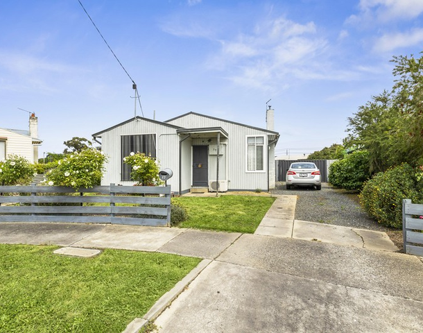 17 Steven Crescent, Ararat VIC 3377