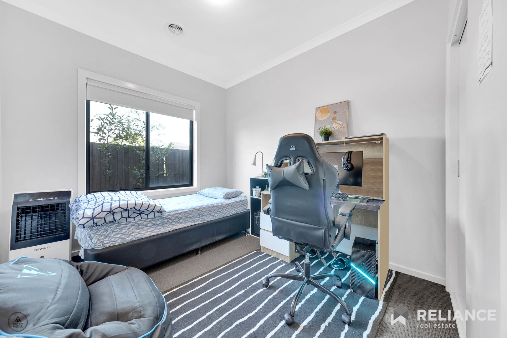 2/6 Gladstone Grove, Melton VIC 3337, Image 2