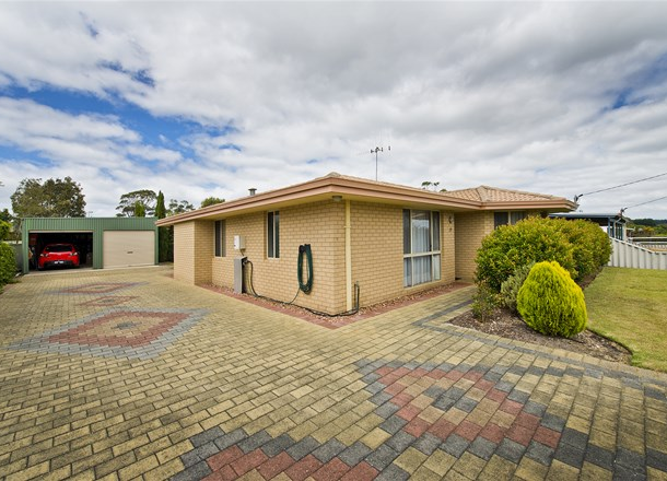 27 Abercorn Street, Orana WA 6330