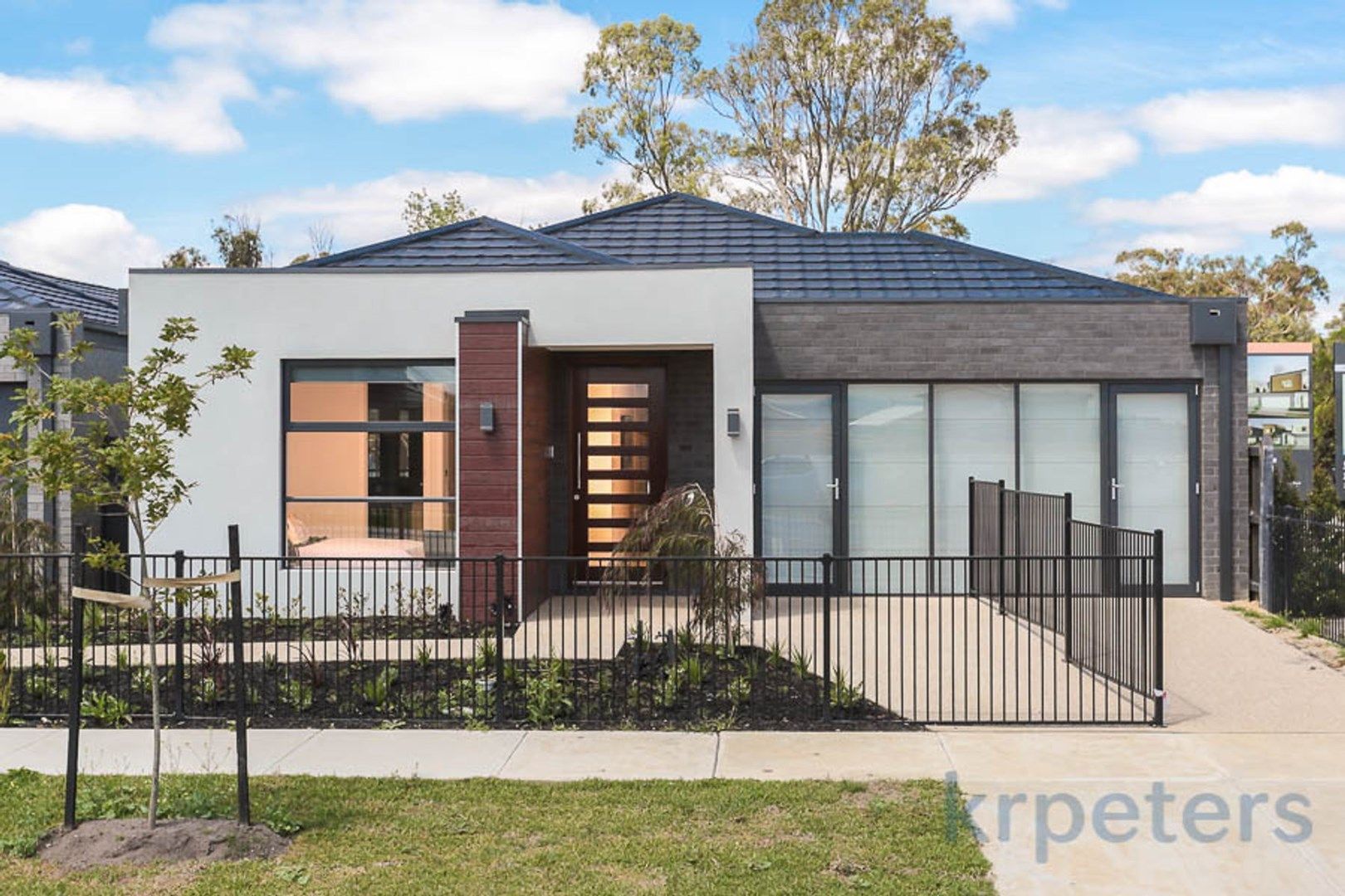 6 Fenway Boulevard, Clyde North VIC 3978, Image 0