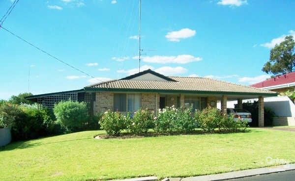 3 bedrooms House in 12 Whatman Way WITHERS WA, 6230