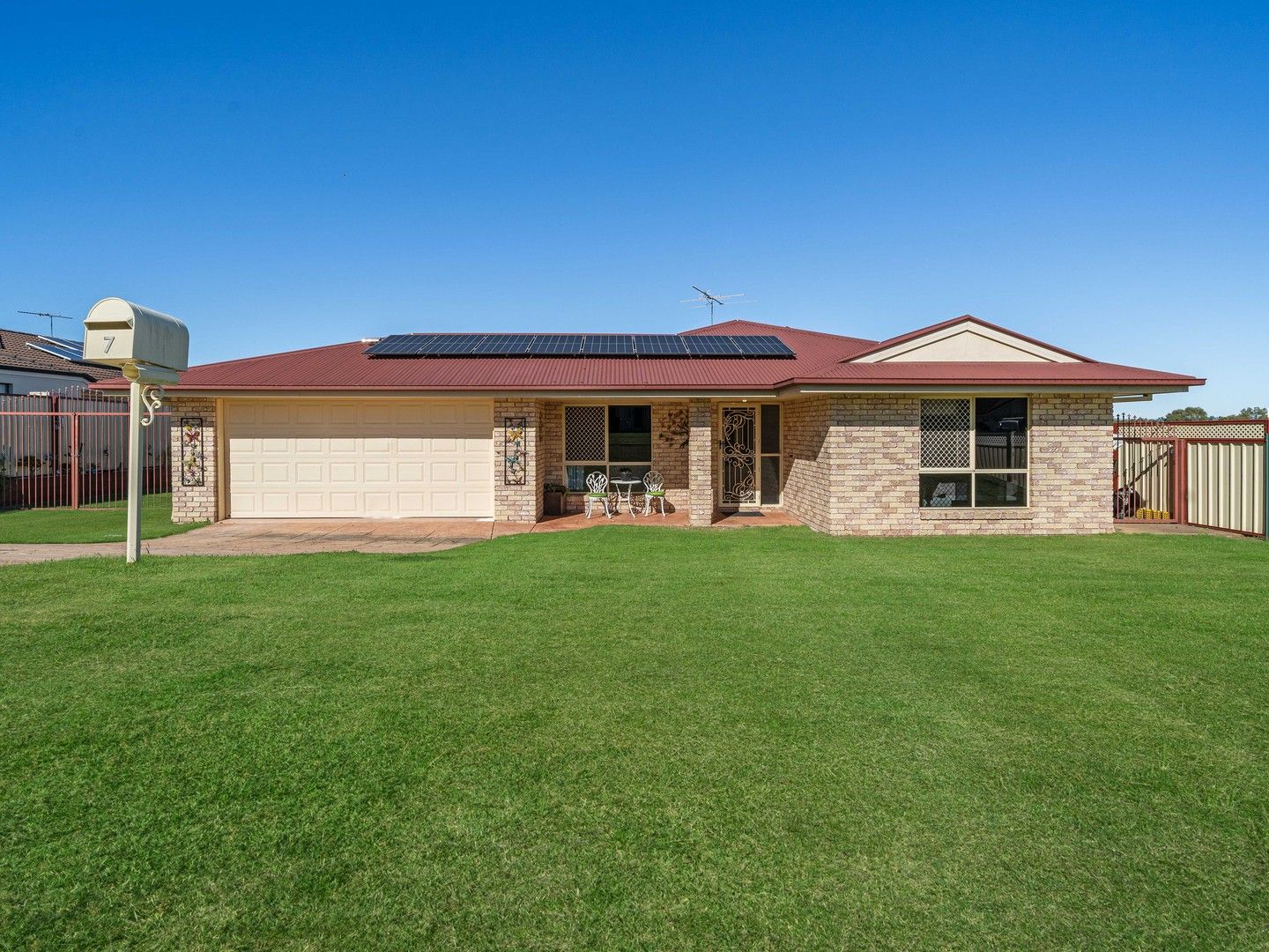 7 Bentley Court, Flinders View QLD 4305, Image 0