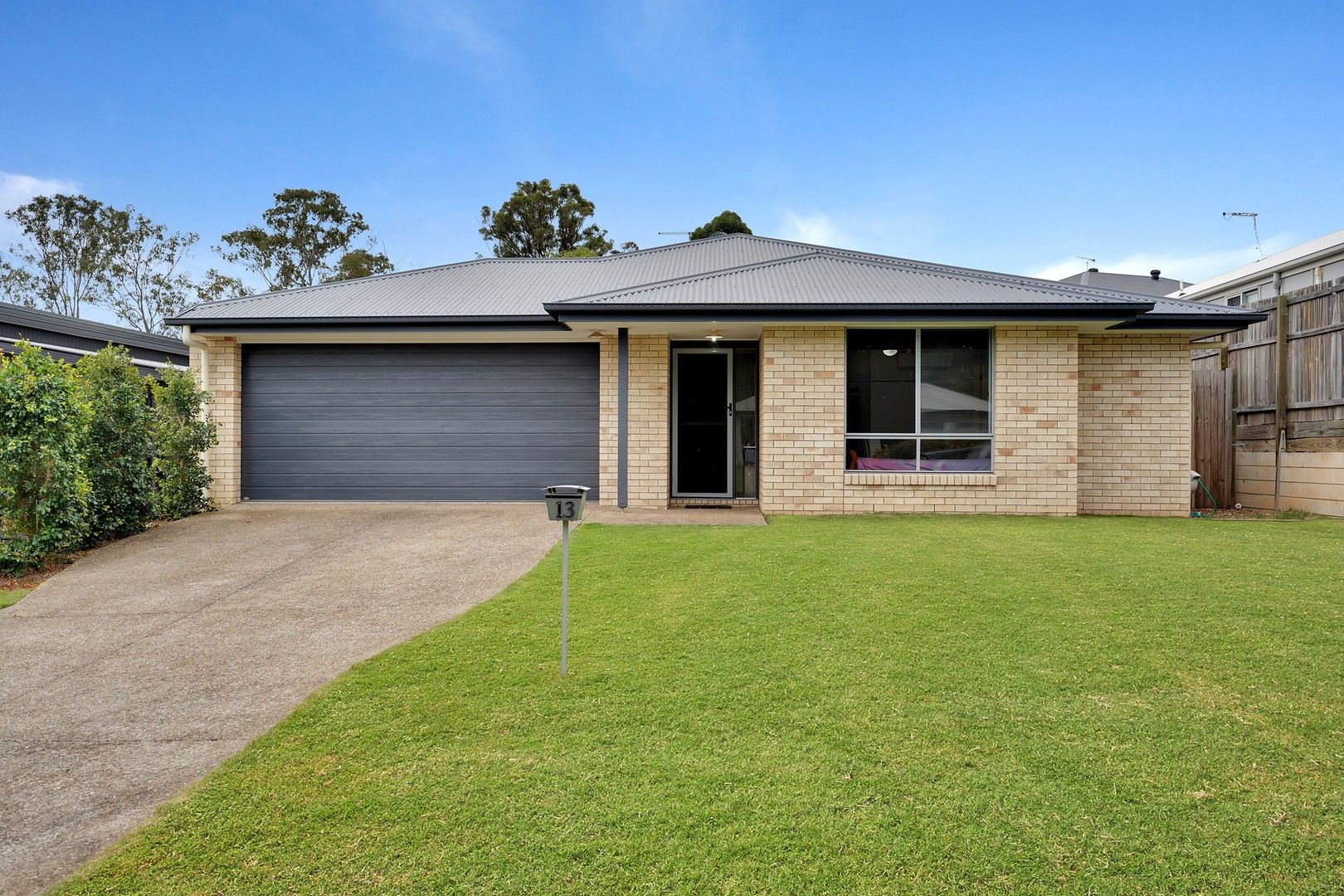 4 bedrooms House in 13 Valleygreen Close REDLAND BAY QLD, 4165