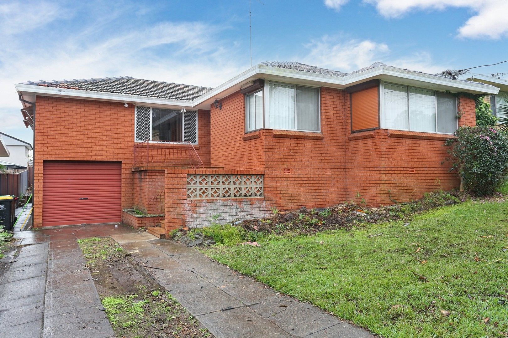 5 bedrooms House in 126 Rex Road GEORGES HALL NSW, 2198