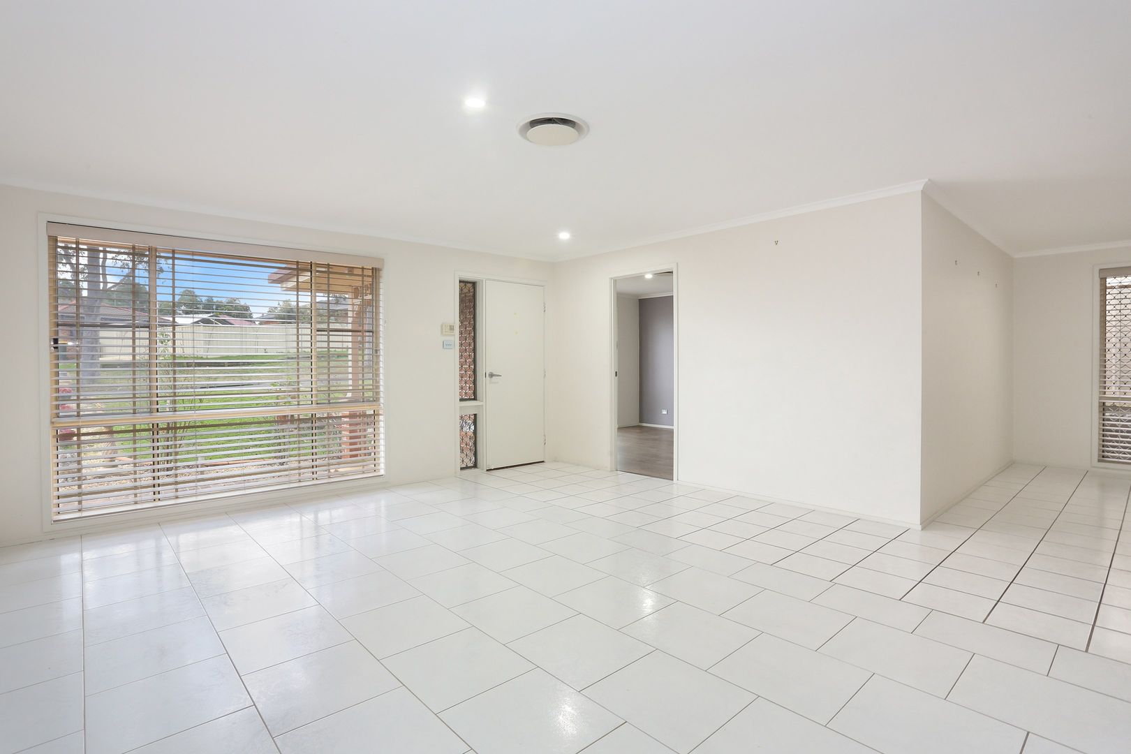11 Downes Crescent, Currans Hill NSW 2567, Image 1
