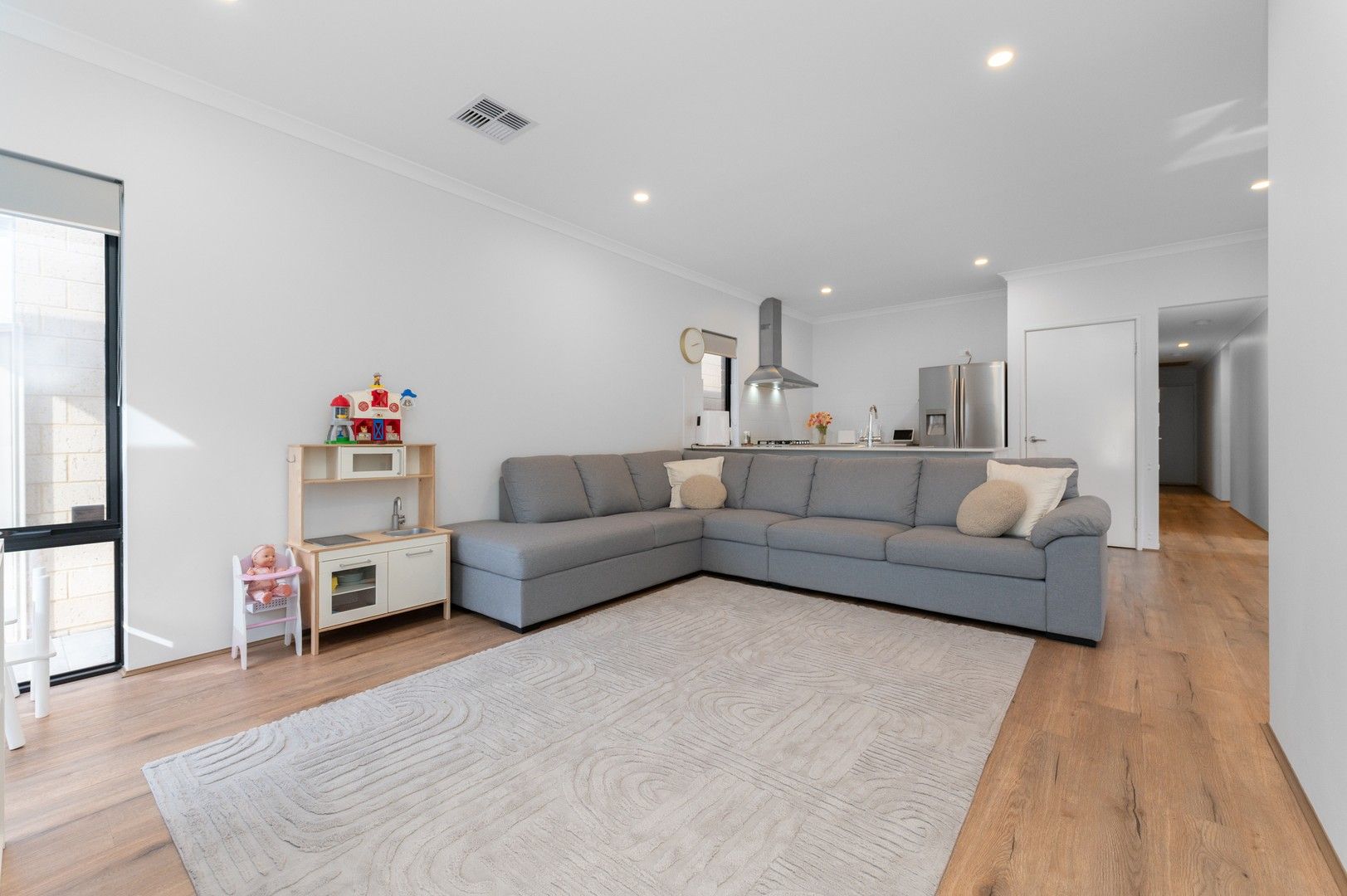 3 bedrooms House in 16 Gibbo Lane HAMMOND PARK WA, 6164