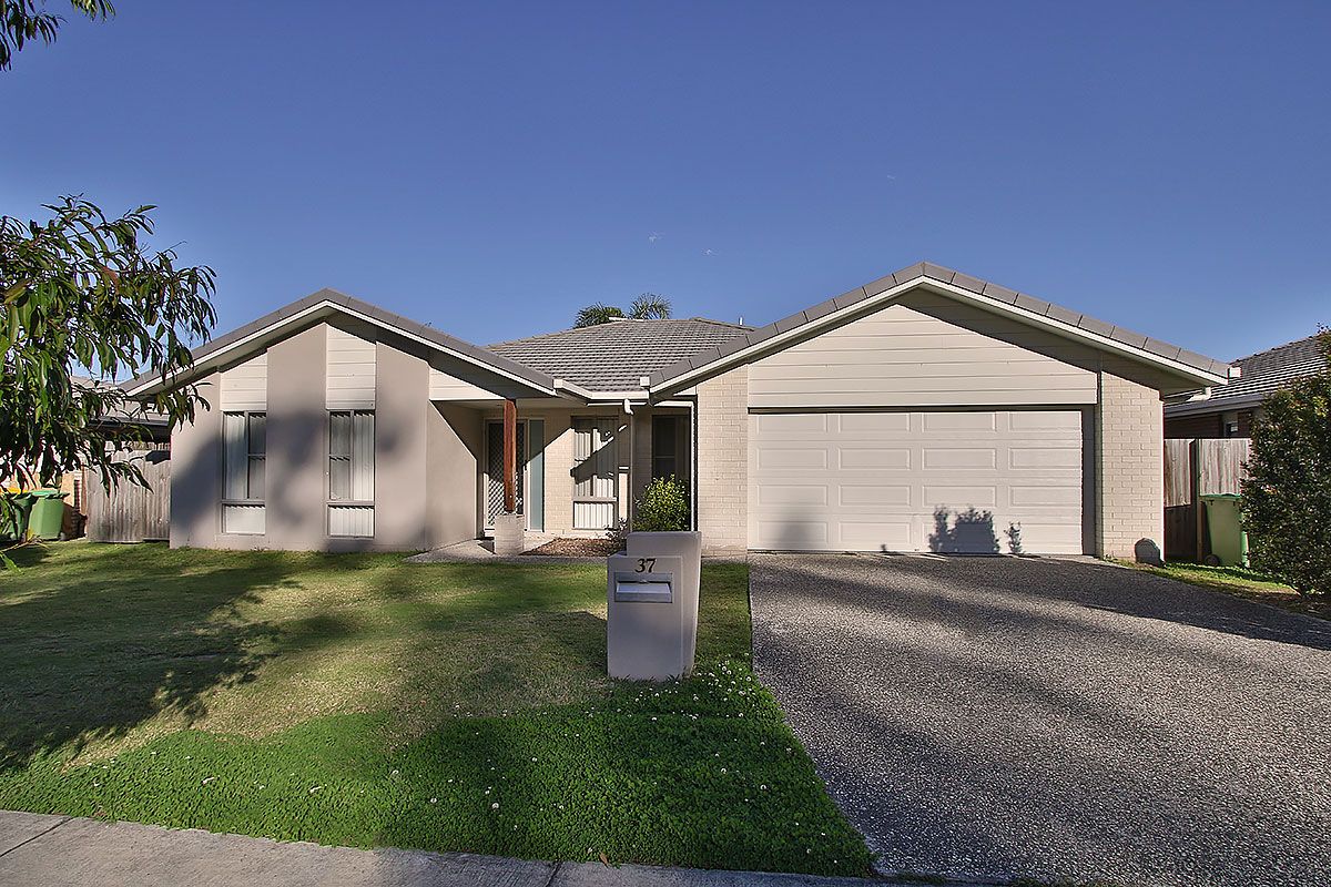 4 bedrooms House in 37 Tamatea Drive BELLBIRD PARK QLD, 4300