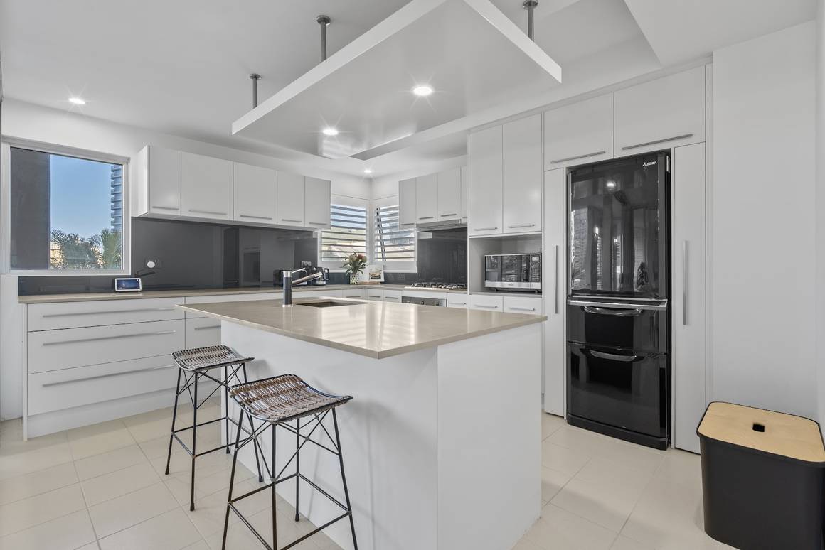 9/19 Mermaid Avenue Mermaid Beach 4218 - Image 4