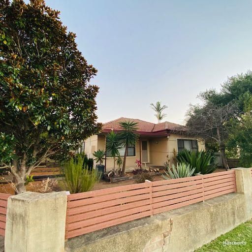 4 bedrooms House in 19 Augusta Street EAST CORRIMAL NSW, 2518