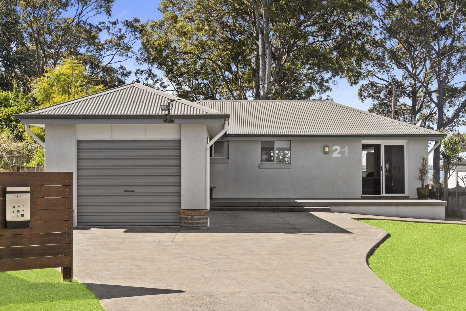 3 bedrooms House in 21 Grevillea Crescent BERKELEY VALE NSW, 2261