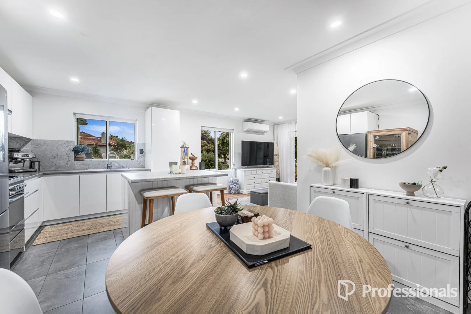 10/25 Drabble Road, Scarborough WA 6019