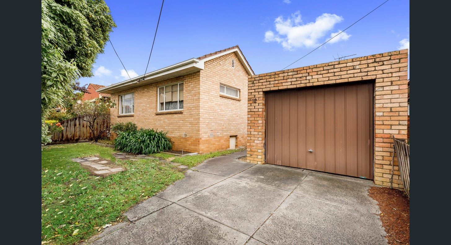 4 bedrooms House in 12 Carrington Road NIDDRIE VIC, 3042