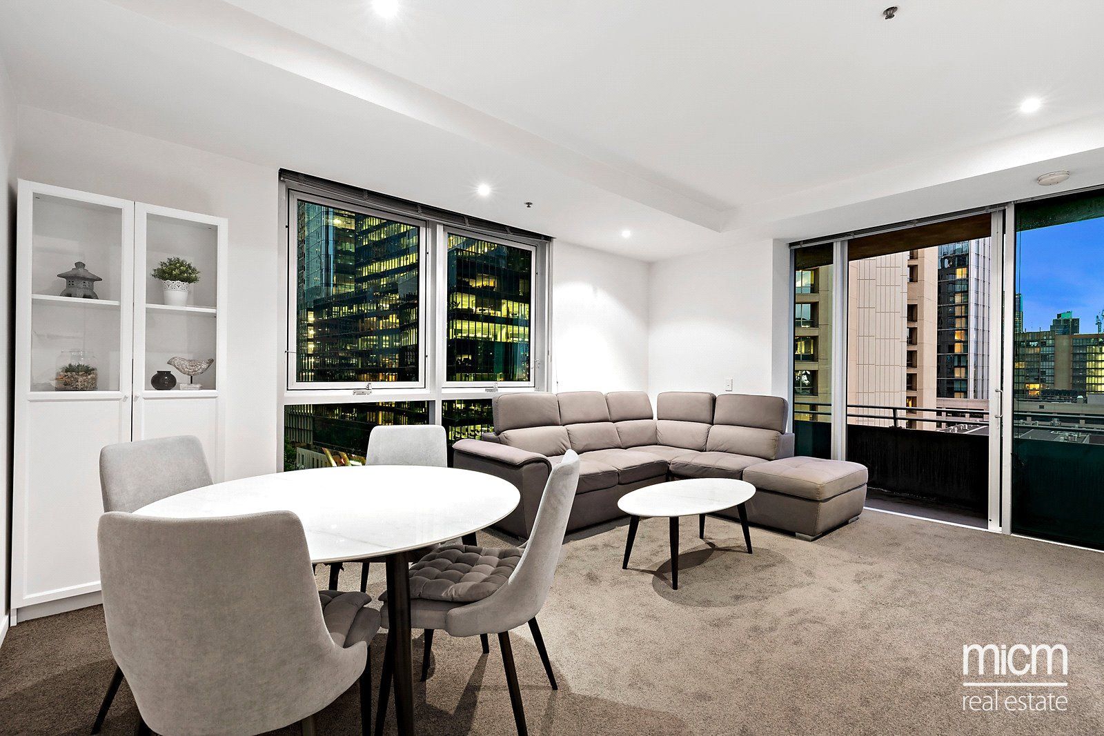 2 bedrooms Apartment / Unit / Flat in 911/620 Collins Street MELBOURNE VIC, 3000