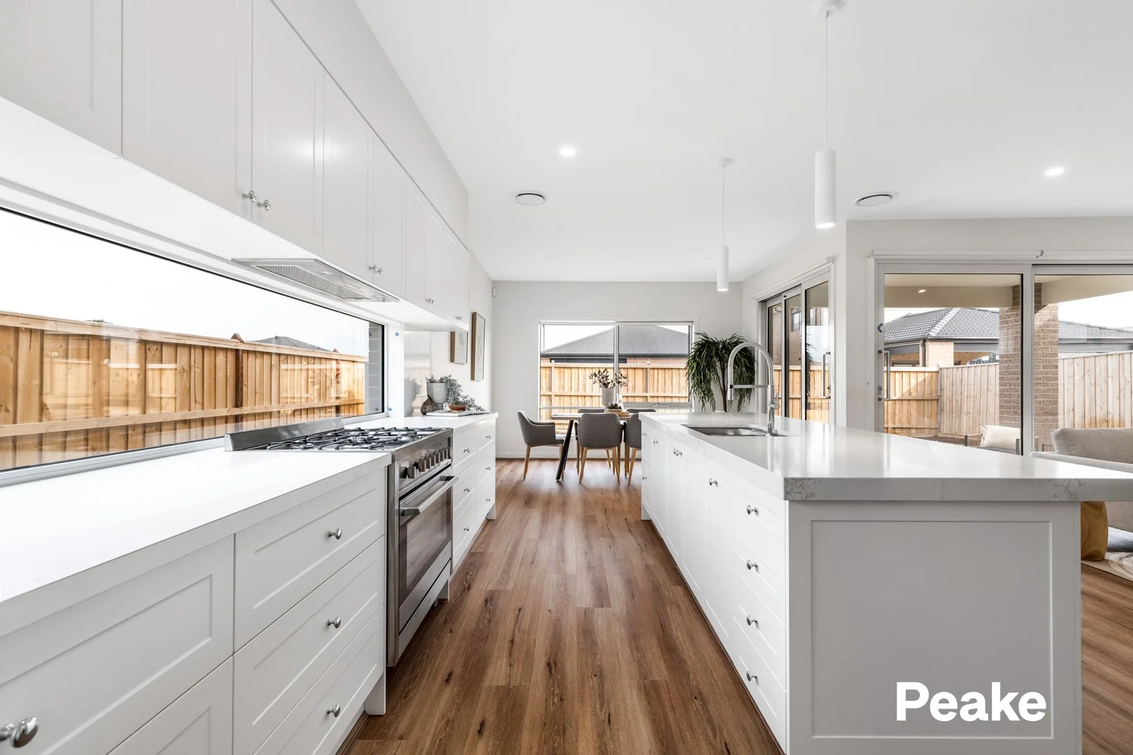 8 Makalu Circuit, Clyde North VIC 3978