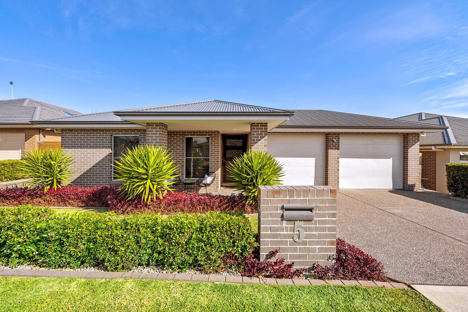4 bedrooms House in 5 Wattawan Street FLETCHER NSW, 2287