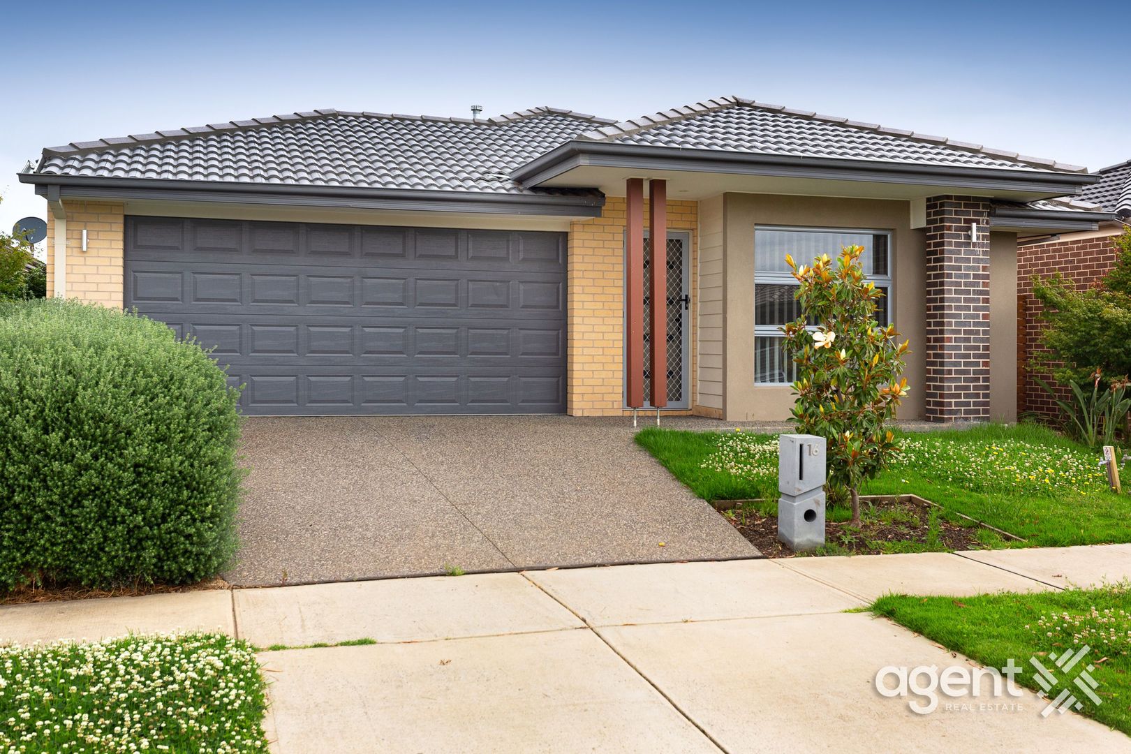 16 Naas Road, Clyde North VIC 3978