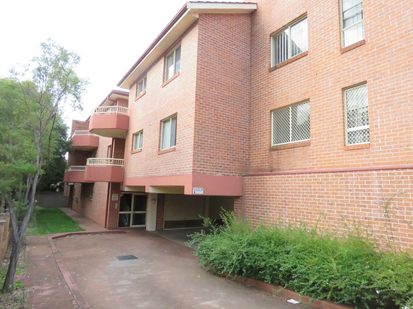 2 bedrooms Apartment / Unit / Flat in 10/211-215 Dunmore Street WENTWORTHVILLE NSW, 2145
